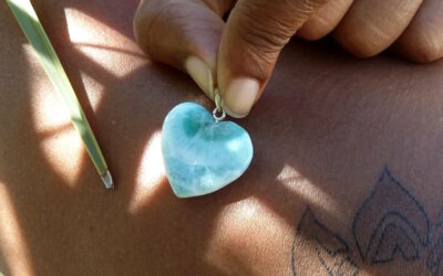 Comment Choisir un Bijou en Larimar : Guide Complet sur cette Pierre des Caraïbes